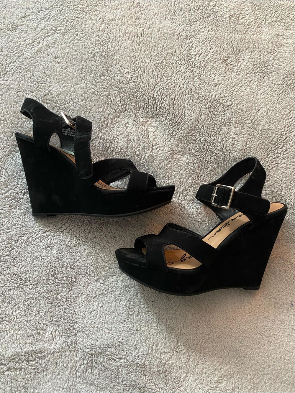 Black wedge heels